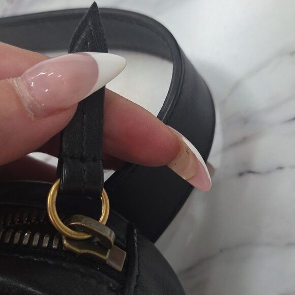 Gucci Black Leather Belt with Gold Accent - Picture 15 of 15